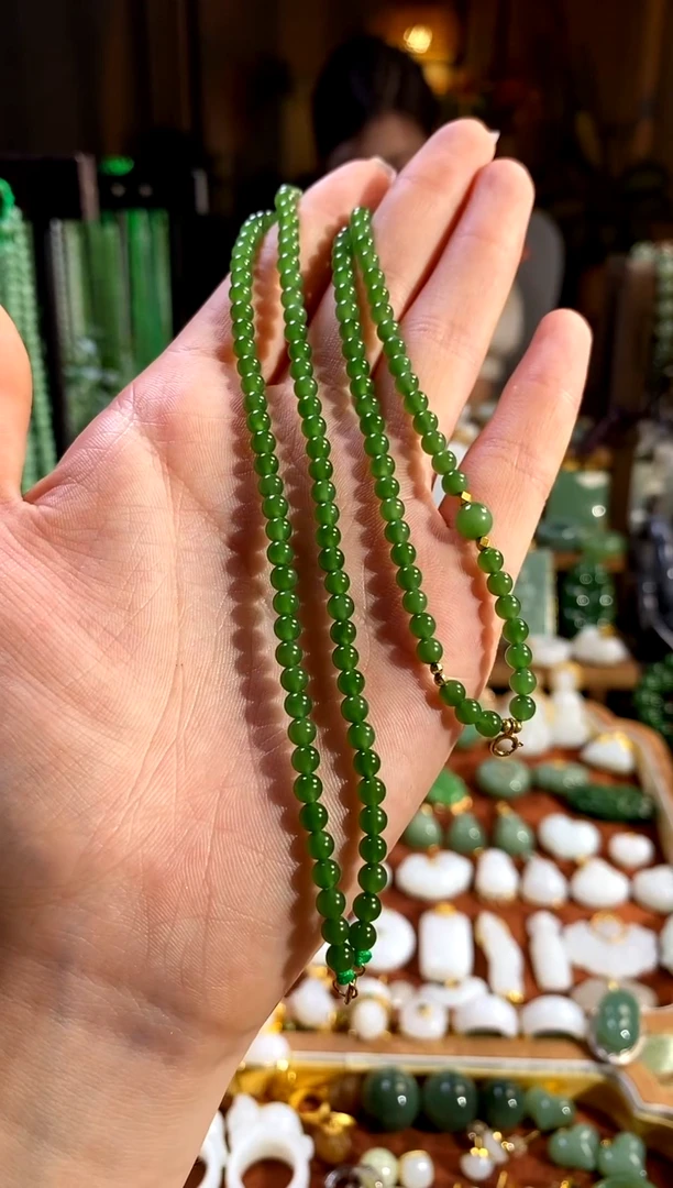 和田玉18K金镶嵌项链.