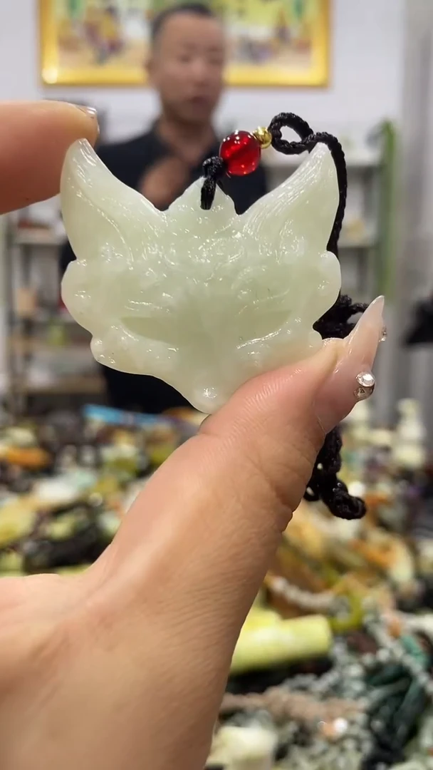 未镶嵌蛇纹石玉颈饰