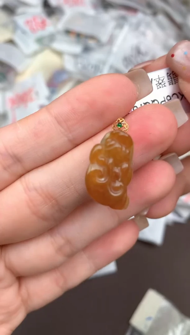 18K金镶嵌挂件翡翠一