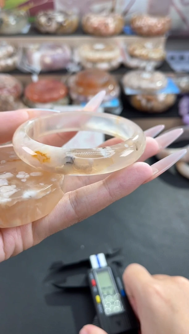 未镶嵌手镯石英质玉54