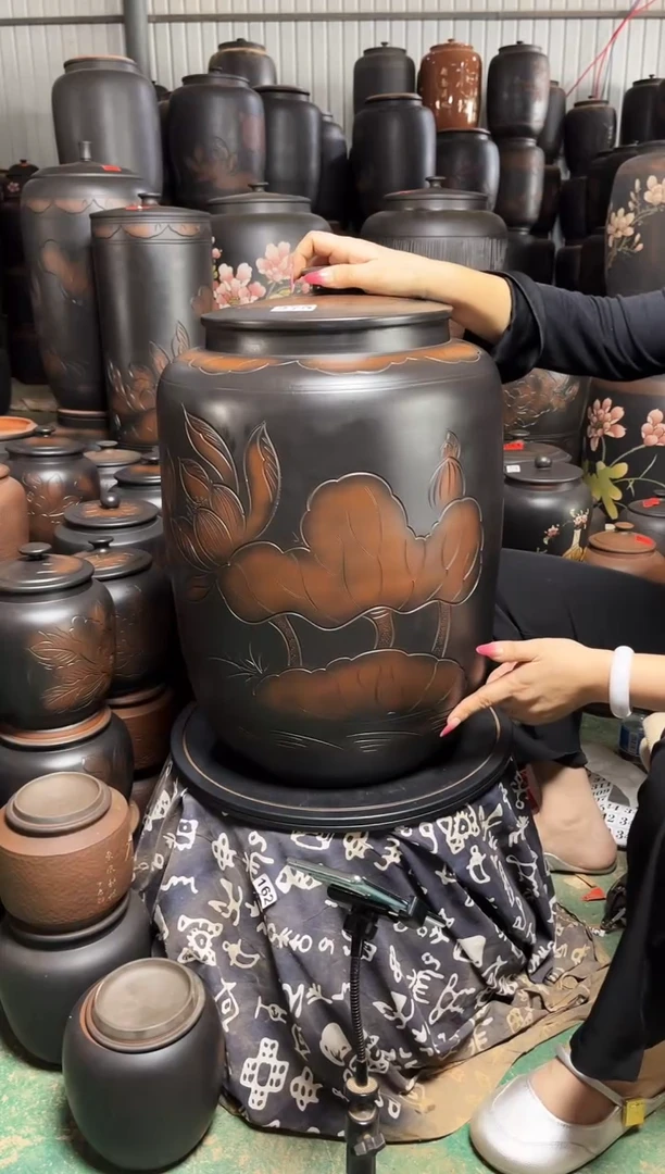 罐瑕疵茶缸高51cm 荷花 275