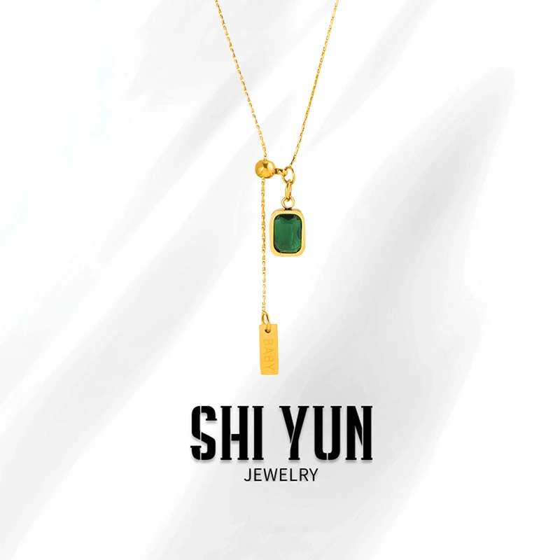 铜合金锆石吊坠 法式轻奢绿色方块项链时尚通勤锁骨链J1088