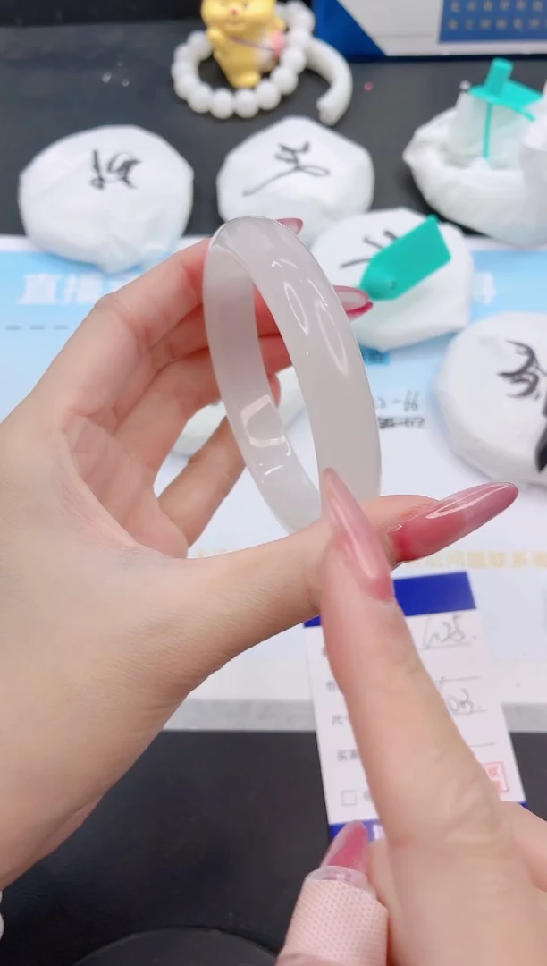 未镶嵌手镯石英质玉26G25-60