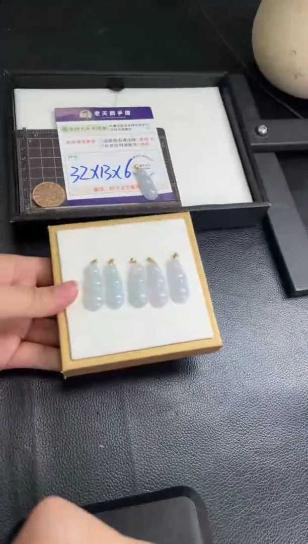 翡翠挂件18K金镶嵌福豆FL10/多样性发其一CP配绳