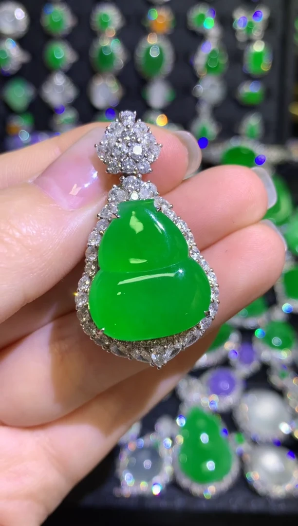 【闪购商品】翡翠颈饰18K金镶嵌高冰正阳满绿葫芦