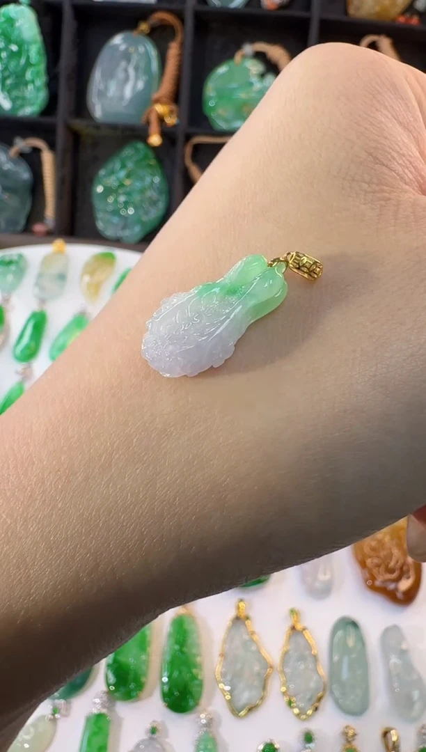 颈饰18K金镶嵌翡翠缅甸A货翡翠