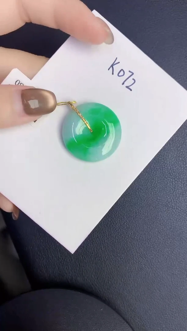 颈饰18K金镶嵌翡翠缅甸天然翡翠A货