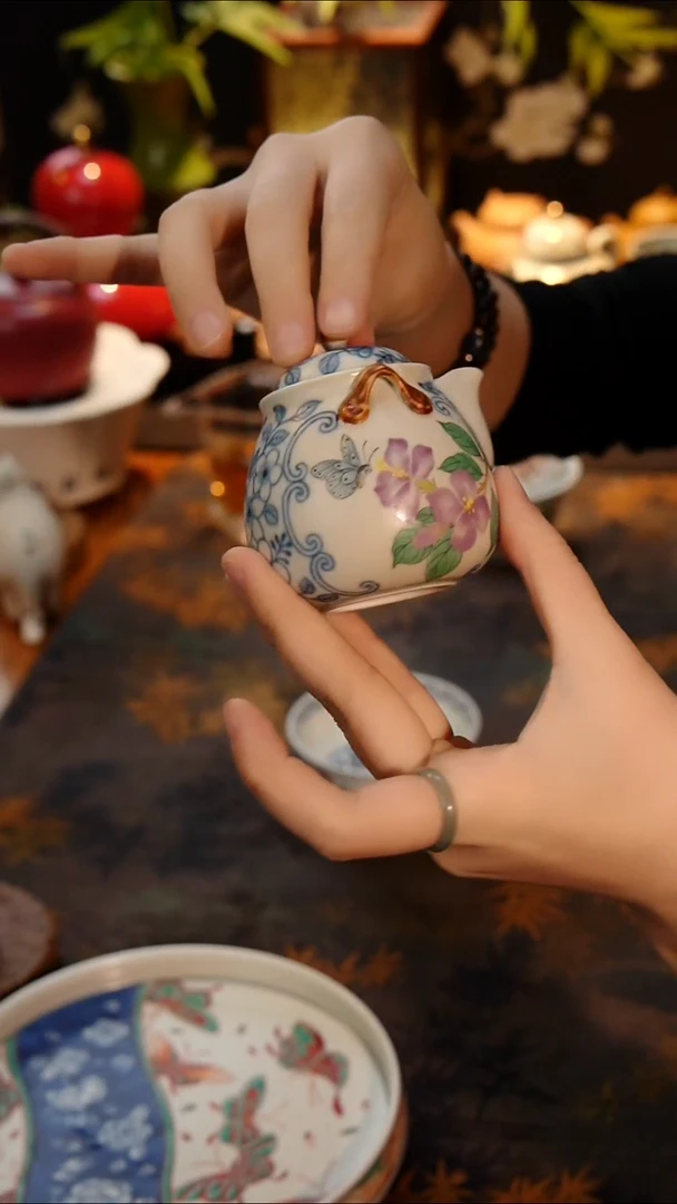 陶瓷陶瓷云青素坊青花斗彩手抓壶