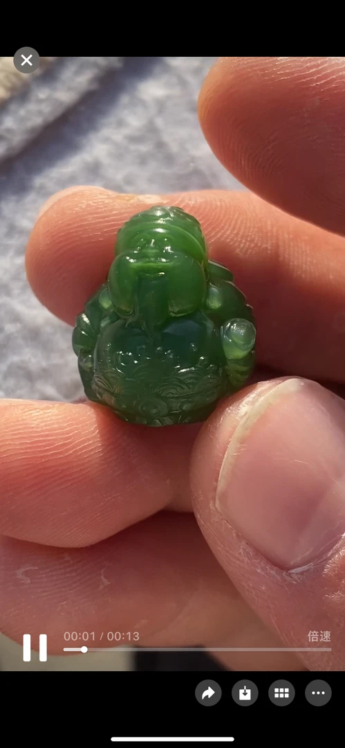 天然俄罗斯碧玉冰阳绿精雕小财神寓意财运亨通