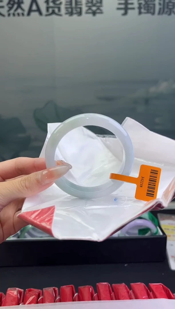 翡翠手镯未镶嵌翡翠手镯