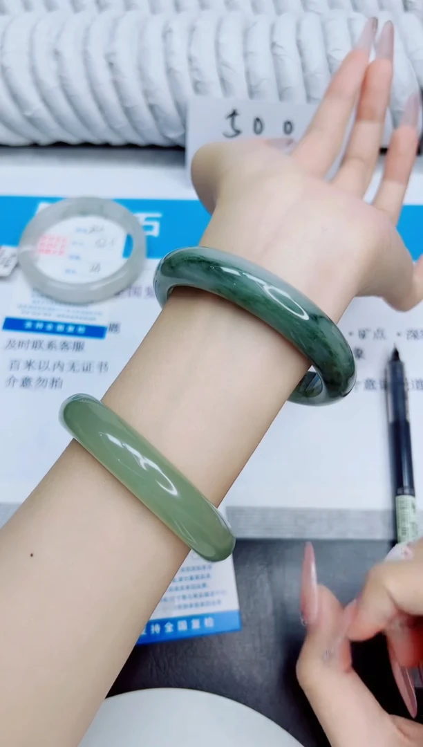 未镶嵌手镯石英质玉234/58