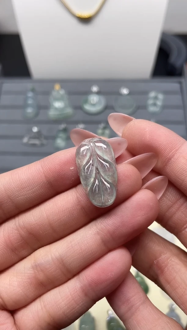 颈饰未镶嵌翡翠（4号链接）纯天然A货缅甸翡翠叶子（裸石）