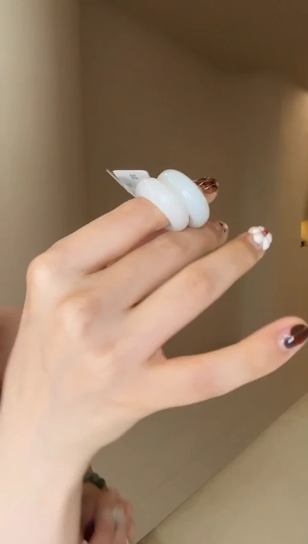 未镶嵌戒指和田玉15码俄白轮胎多样性发其一