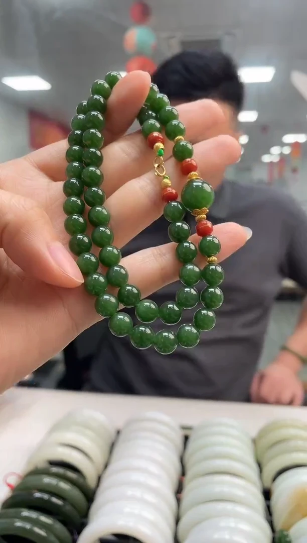 和田玉18K金镶嵌颈饰高品碧玉毛衣链随机发一件