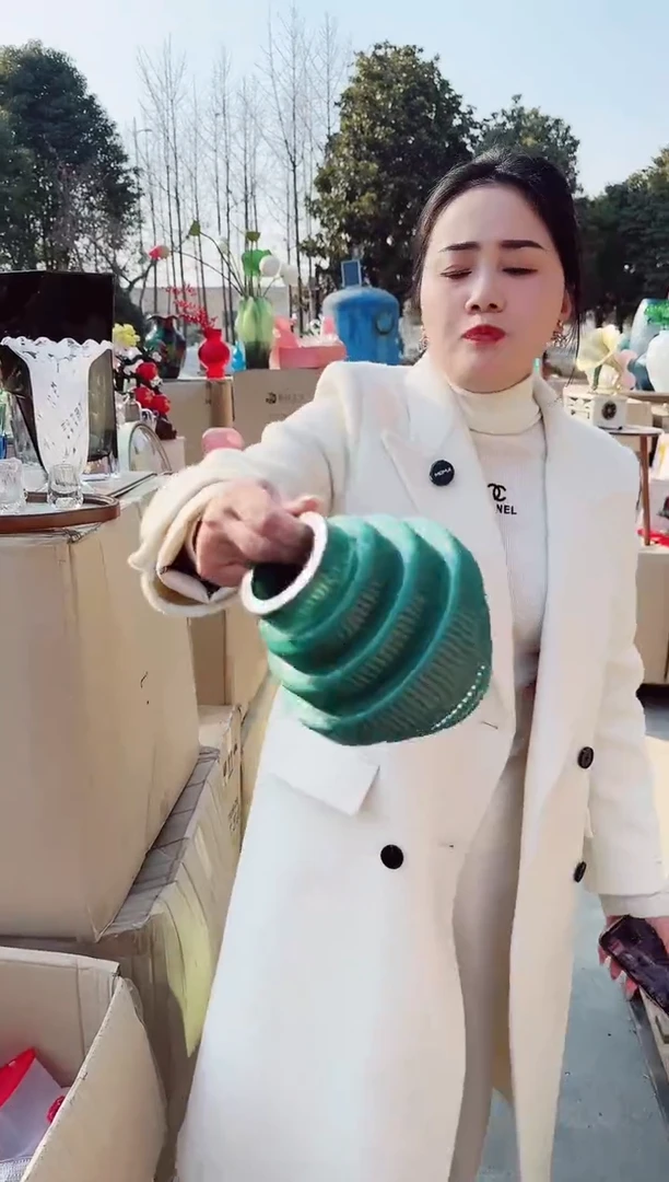 【闪购商品】玻璃安琪微瑕花瓶--YY13E