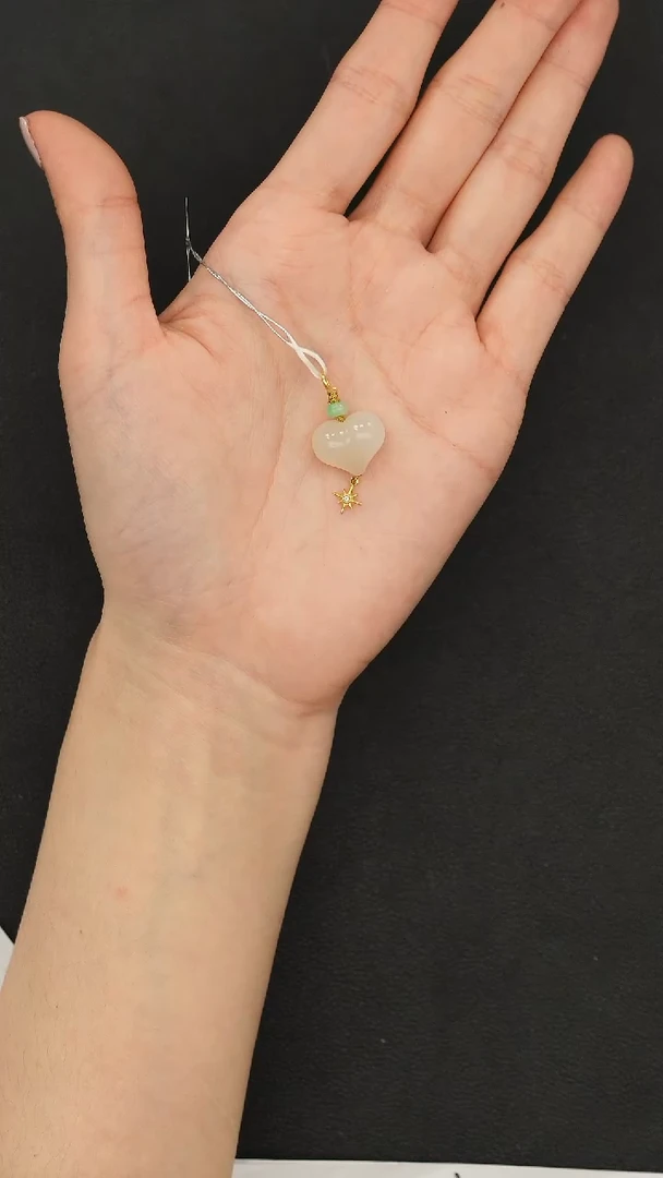 颈饰18K金镶嵌和田玉MZL061和田玉藕粉爱心