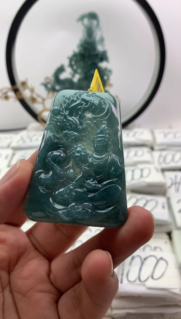 翡翠未镶嵌颈饰大势至