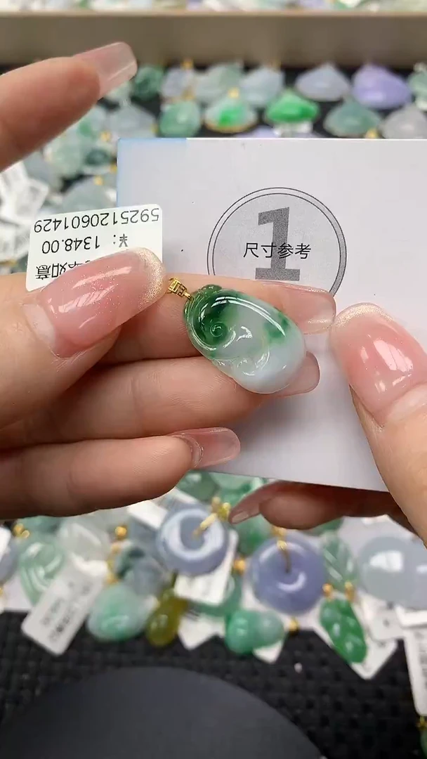 颈饰18K金镶嵌翡翠a货支持复检百元以上9元证书费自理