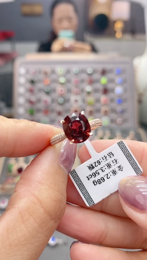 18K金镶嵌戒指碧玺3.56