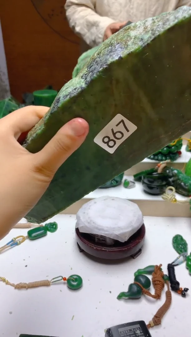 未镶嵌和田玉（碧玉）珠宝半成品1