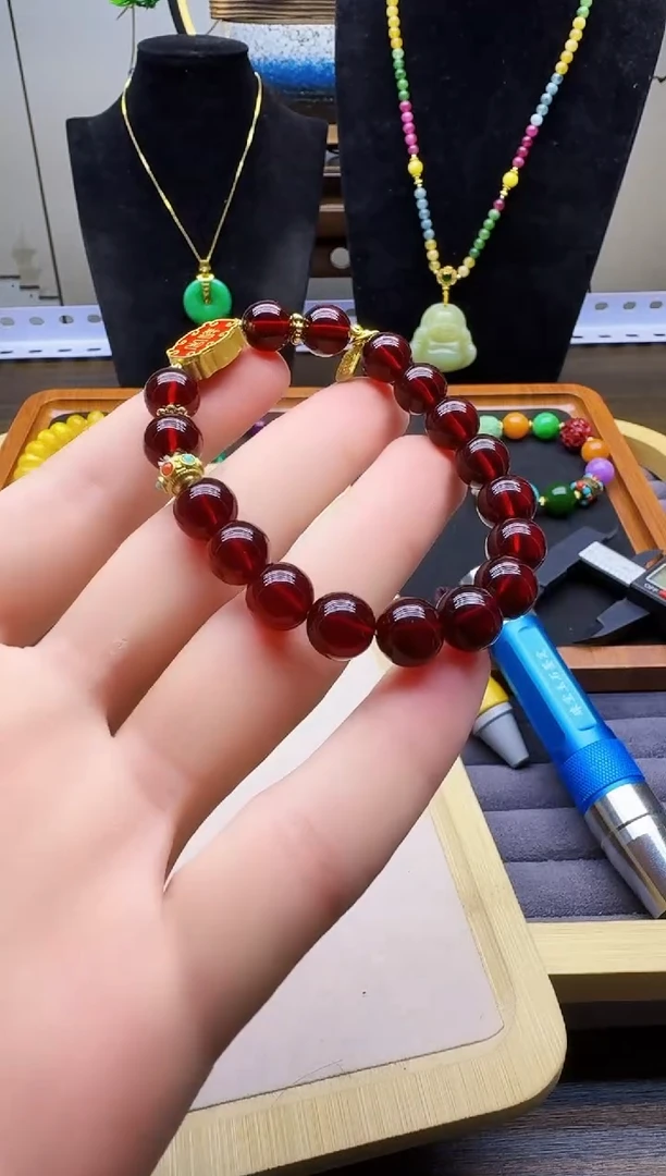 14K金镶嵌血珀手链S30