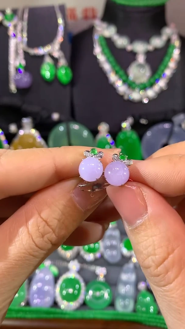 18K金镶嵌翡翠耳饰耳钉