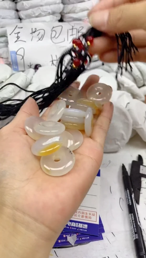 手镯玛瑙/玉髓未镶嵌平安扣随机发