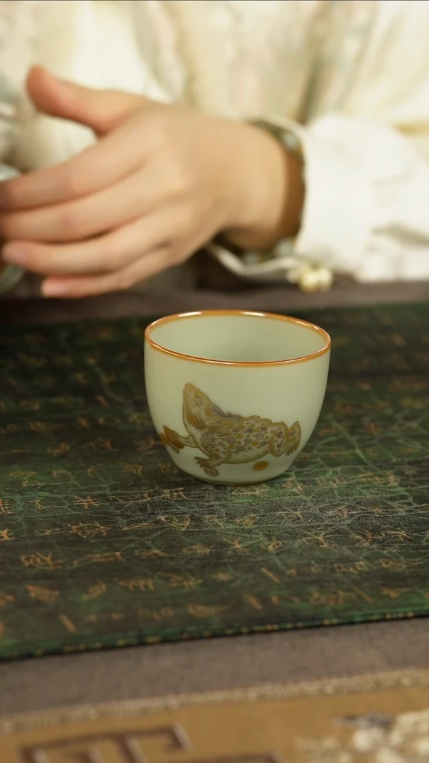 善窑厂汝窑金银错金蟾献瑞主人杯