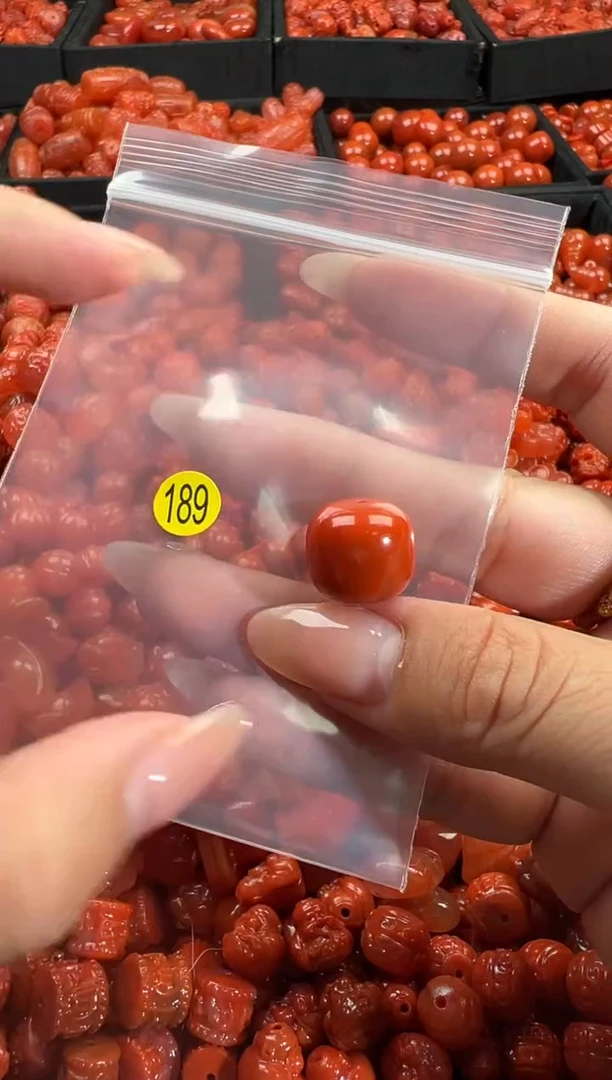 颈饰未镶嵌南红玛瑙1