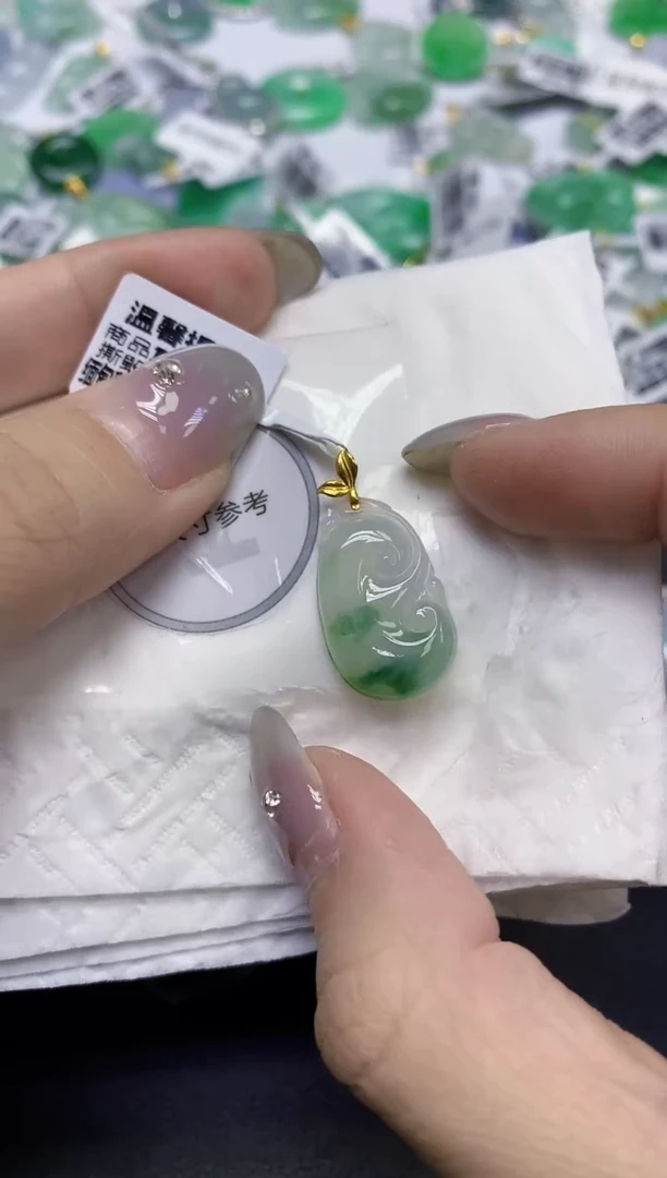 颈饰18K金镶嵌翡翠天然缅甸翡翠A货百元以上9元证书费自理