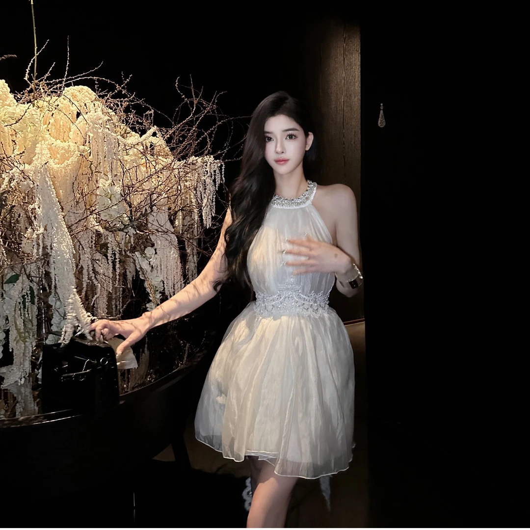 千语栀【柔情风清】白色挂脖短款连衣裙子显瘦小个子富贵千金感裙子