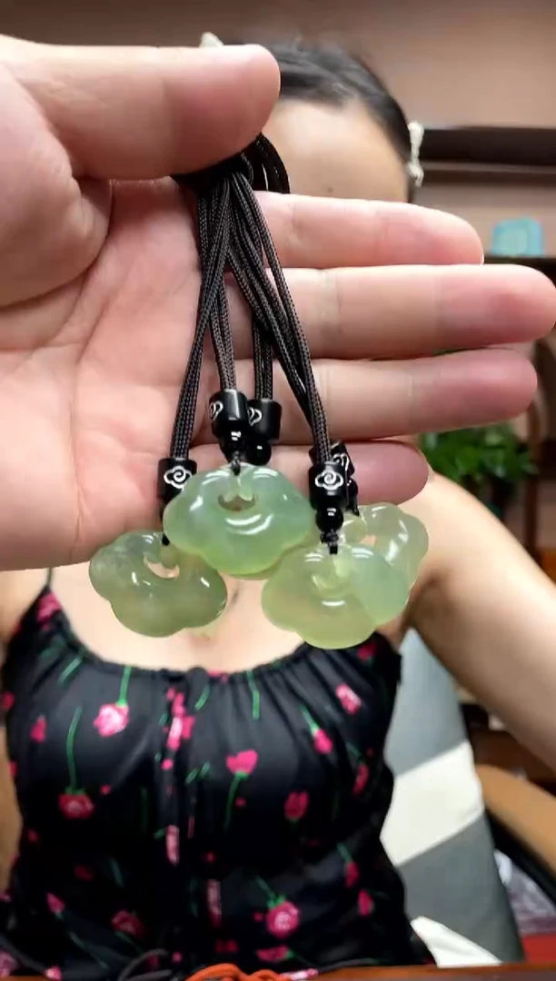 岫玉未镶嵌颈饰多样性发货发其中之一