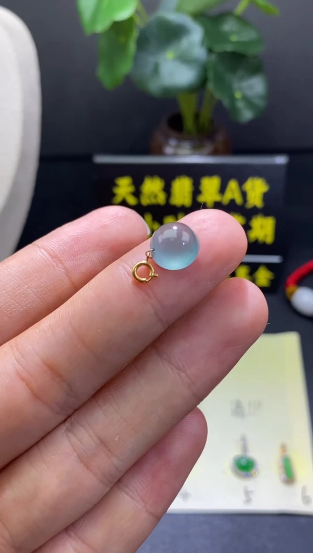 翡翠18K金镶嵌颈饰翡翠吊坠