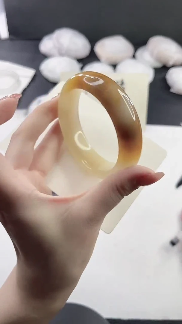 未镶嵌手镯石英质玉L223