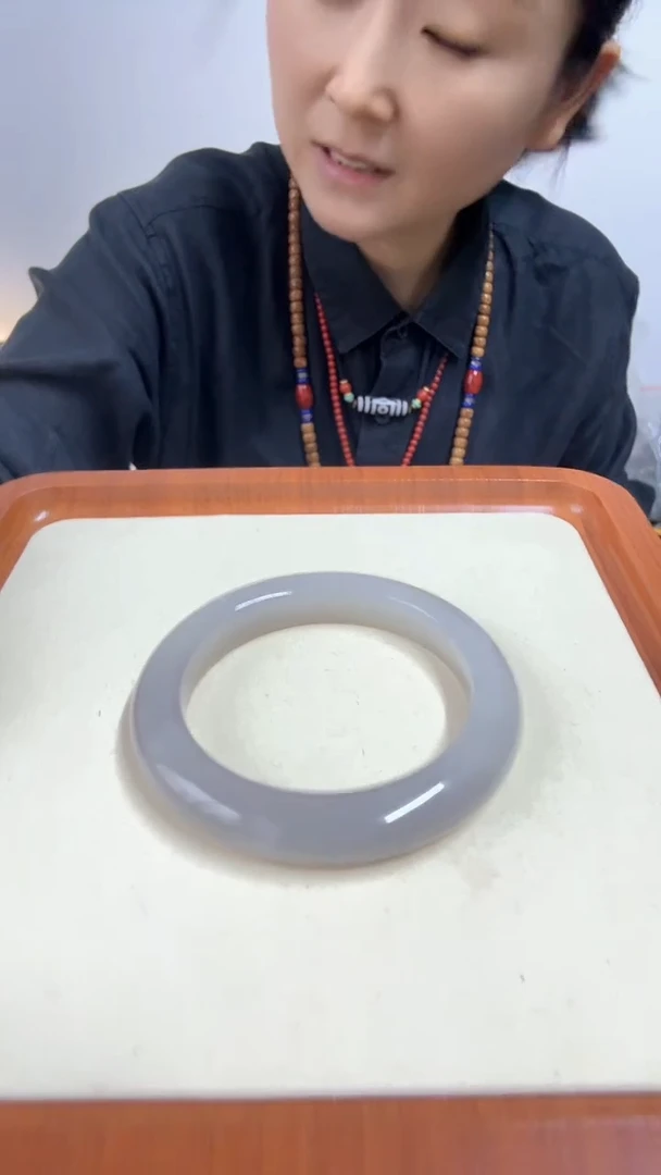 未镶嵌手镯和田玉馨天然藕粉色