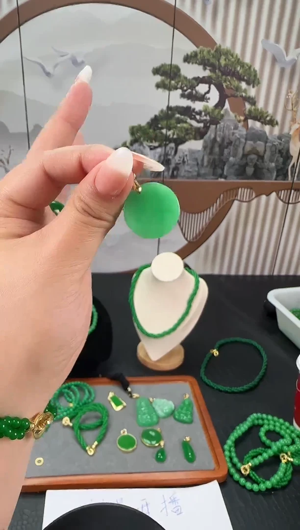 未镶嵌翡翠耳饰高货无事牌吊坠