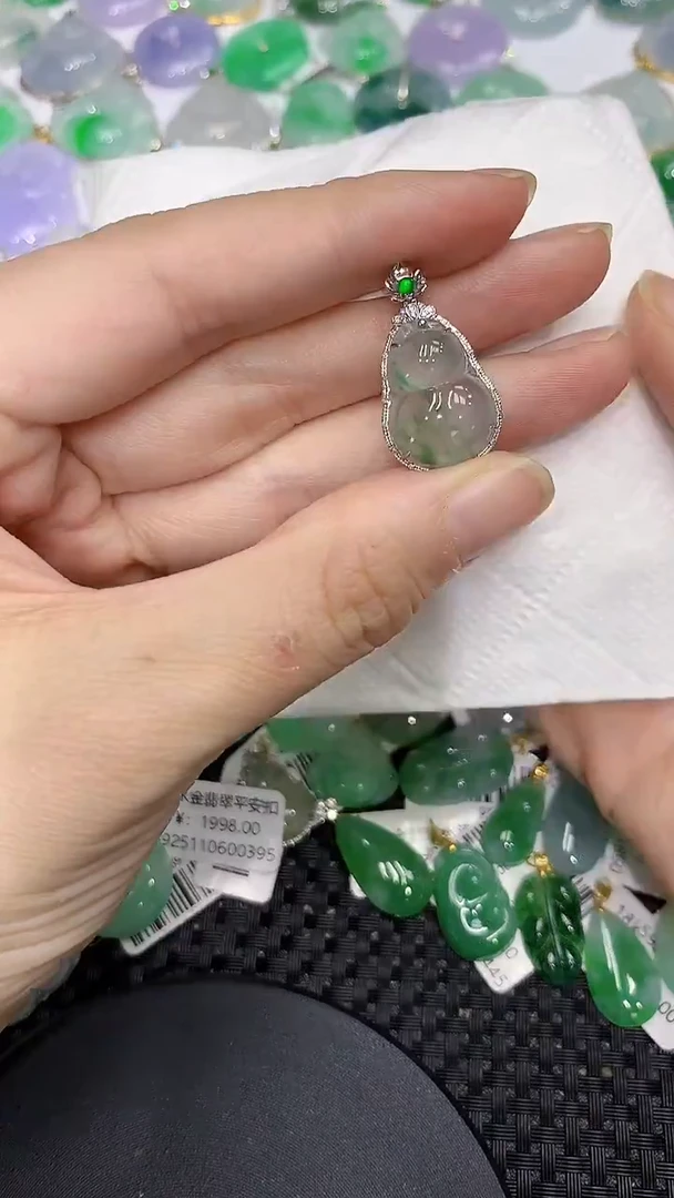 颈饰18K金镶嵌翡翠a货支持复检百元以上9元证书费自理