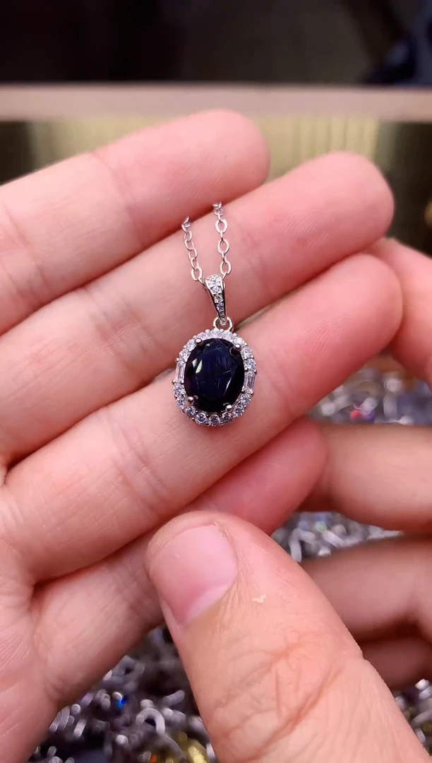 【闪购商品】蓝宝石吊坠(赠链)银S925镶嵌........