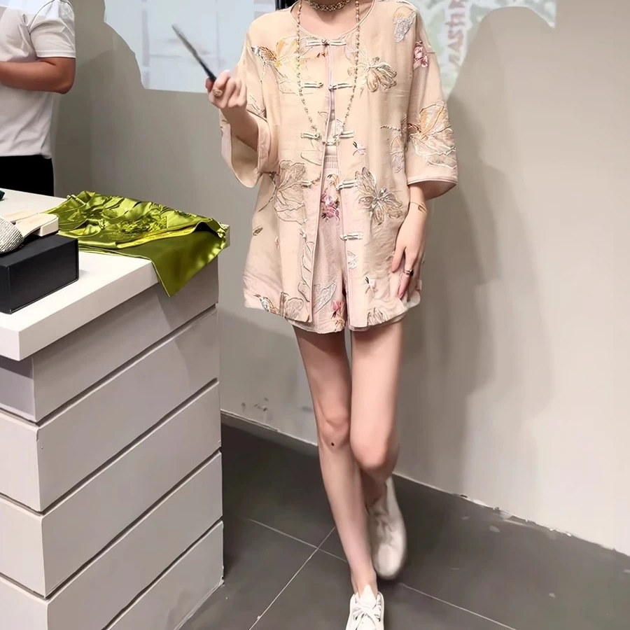 夏日新中式国风套装女2025新款圆领盘扣刺绣外套松紧腰短裤两件套