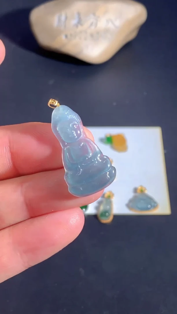颈饰18K金镶嵌翡翠