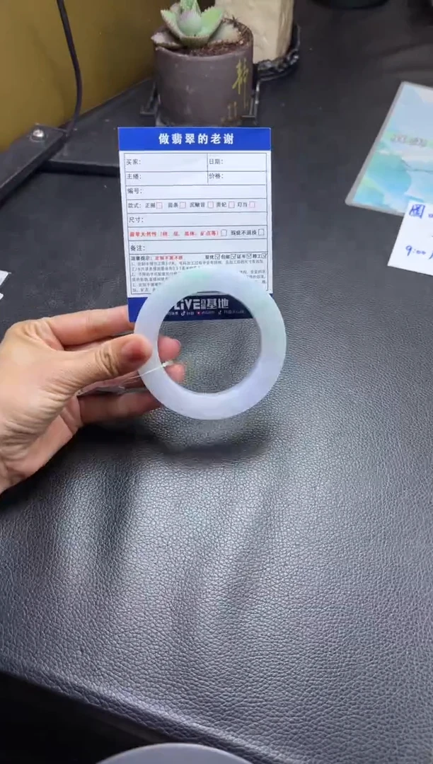 未镶嵌定制手镯不退不换定制翡翠烽**。定制手镯不退不换