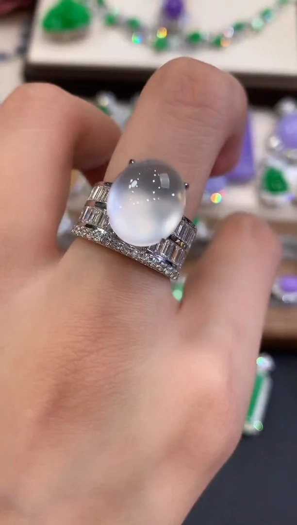 18K金镶嵌戒指翡翠C****mw80