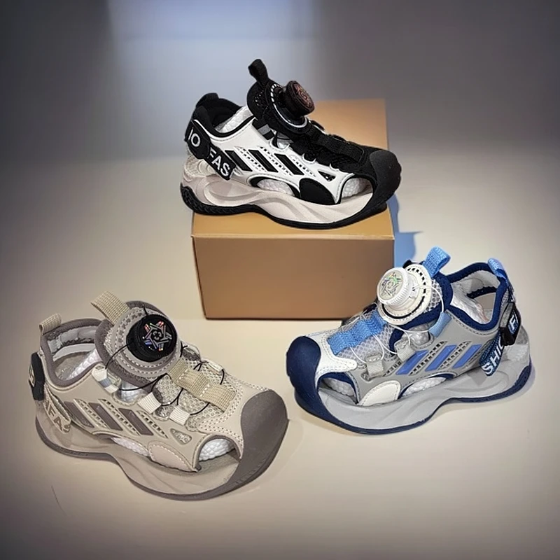 富宝龙儿童新款夏季软底防滑防踢纽扣运动包头凉鞋807透气时尚