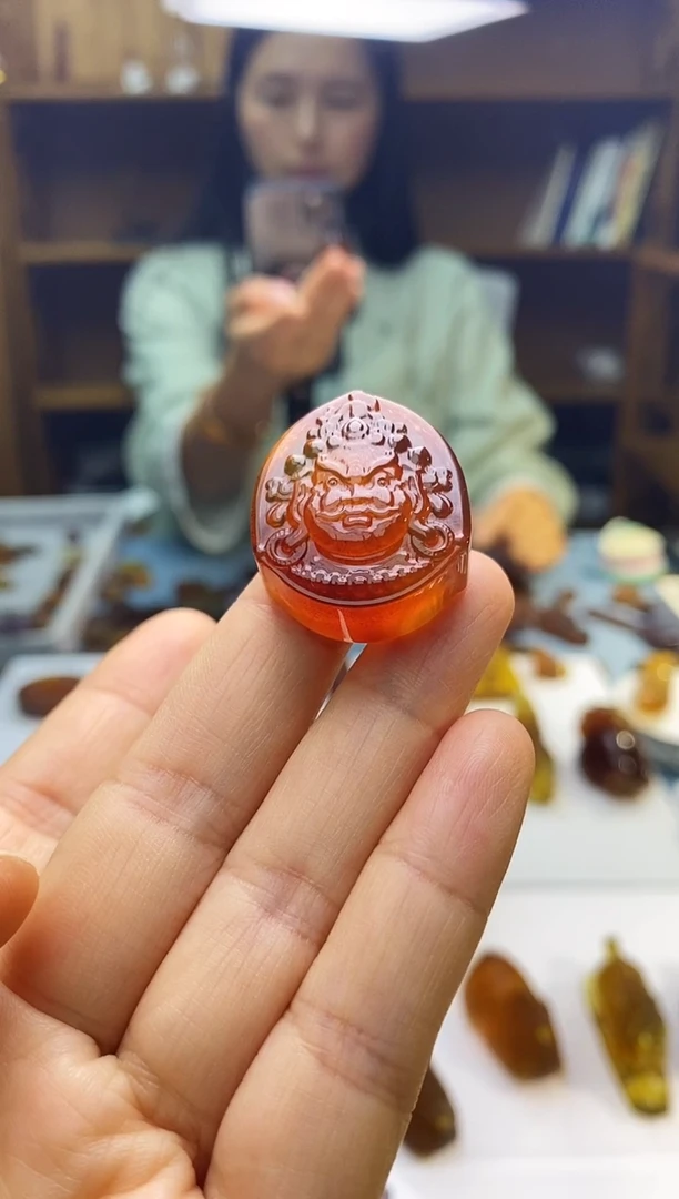 琥珀颈饰未镶嵌SN68-141（黄财神）