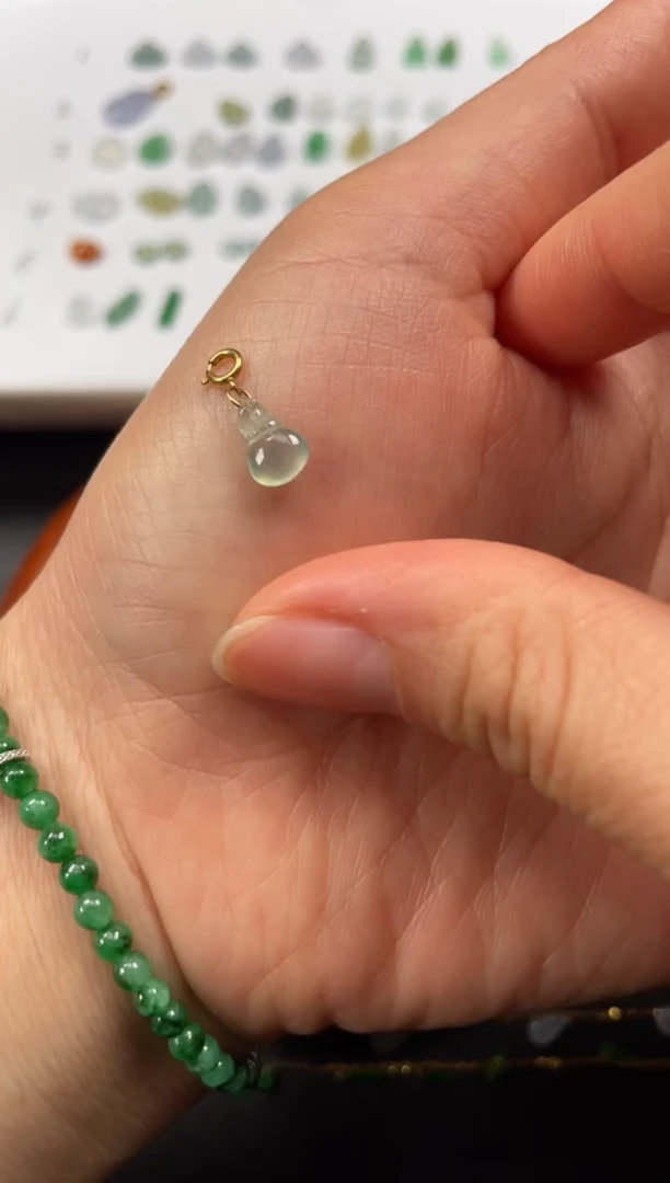 吊坠(不含链)18K金镶嵌翡翠一个JK283