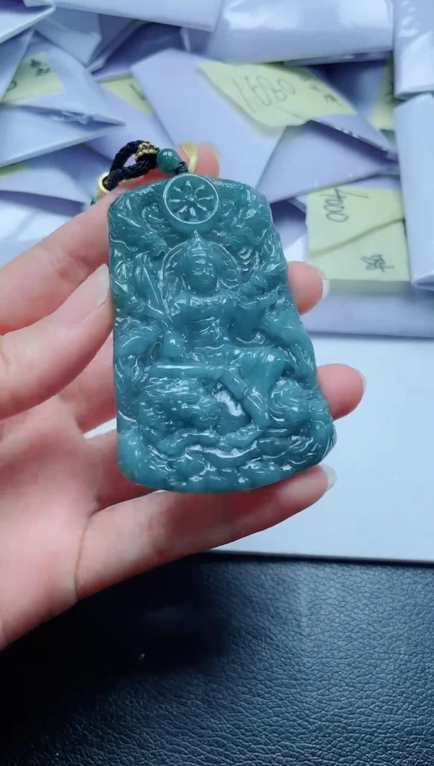 翡翠未镶嵌颈饰