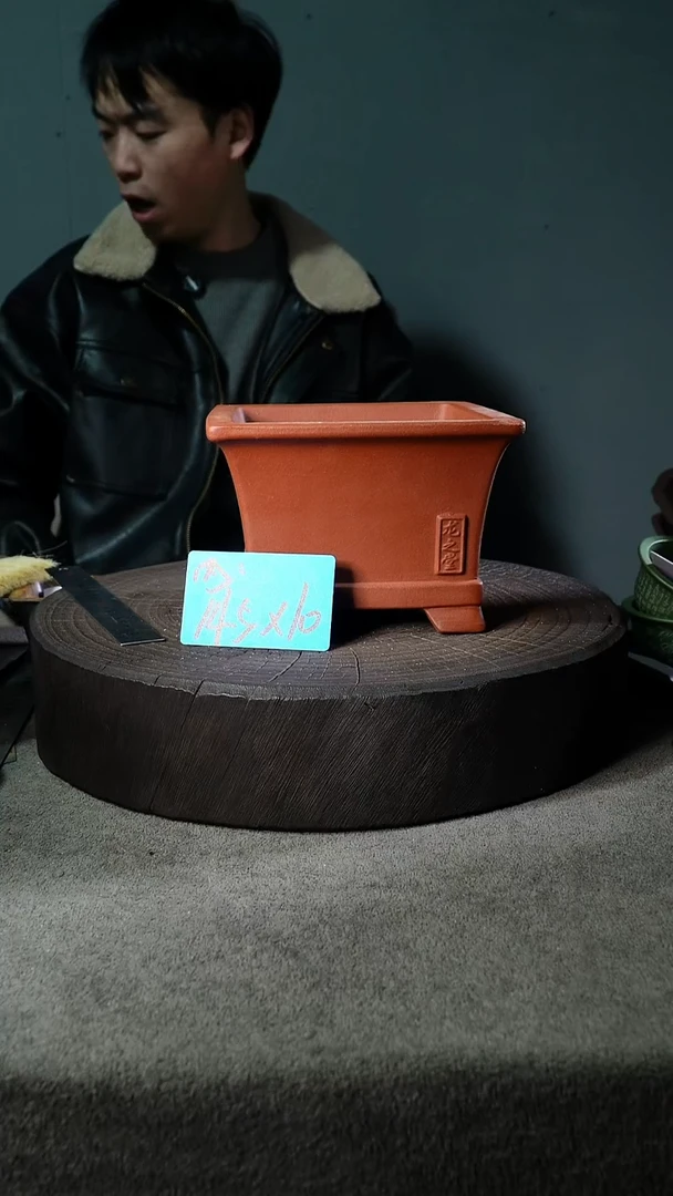 A宜兴紫砂小花盆