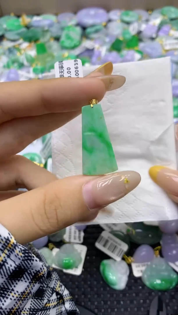 颈饰18K金镶嵌翡翠天然缅甸翡翠A货