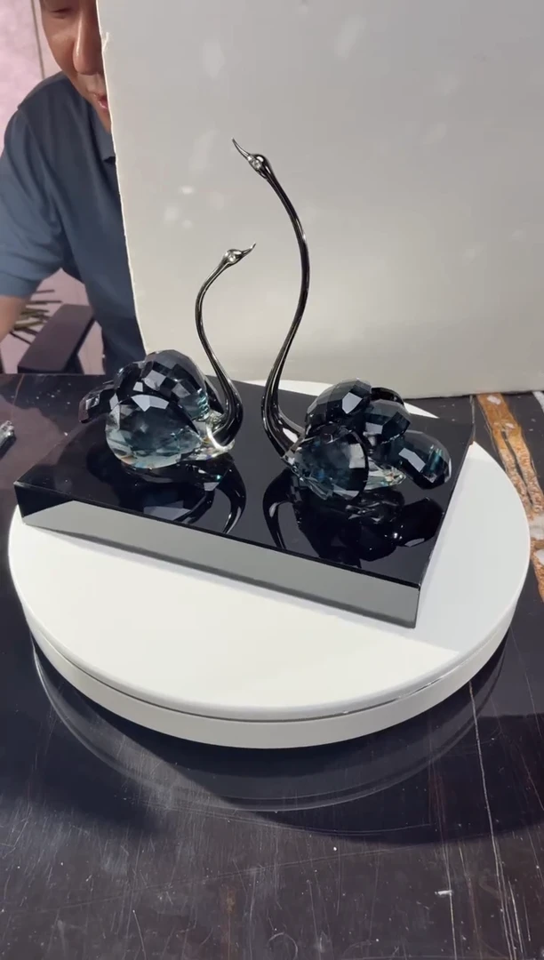 摆件CS0103050墨兰水晶天鹅一对+300*200黑水晶底座