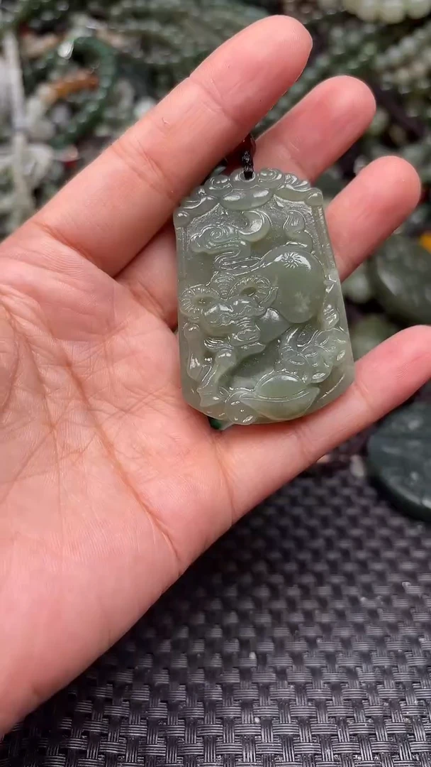 颈饰未镶嵌和田玉1